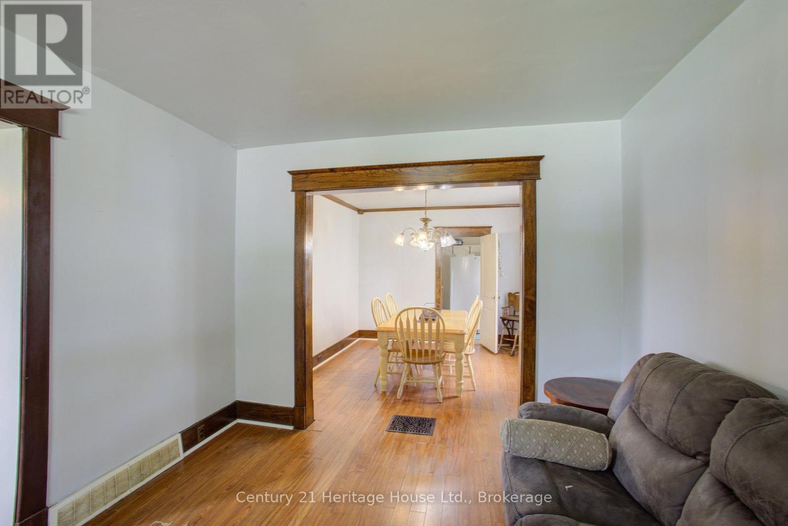180 Bruce Street S, West Grey, Ontario  N0G 1R0 - Photo 8 - X13744126