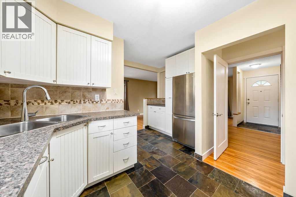 64 Hollyburn Road SW, Calgary, Alberta  T2V 3H1 - Photo 10 - A2341155