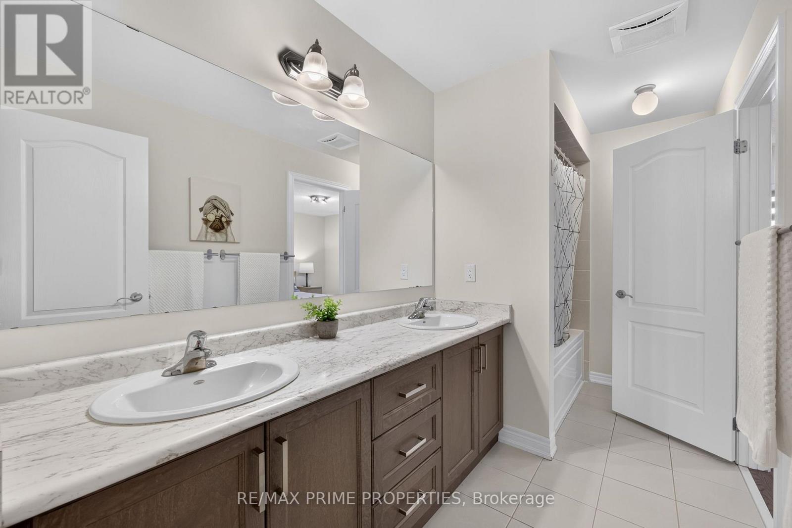 28 Frederick Taylor Way, East Gwillimbury (Mt Albert), Ontario  L0G 1M0 - Photo 33 - N13744116