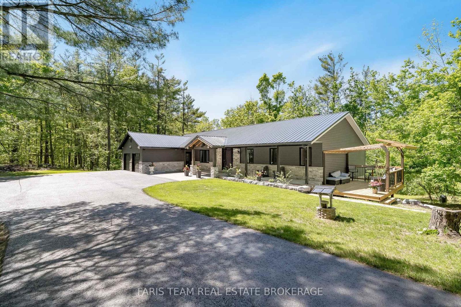 800 Mount St. Louis Road W, Oro-Medonte, Ontario  L0L 1V0 - Photo 3 - S13744106