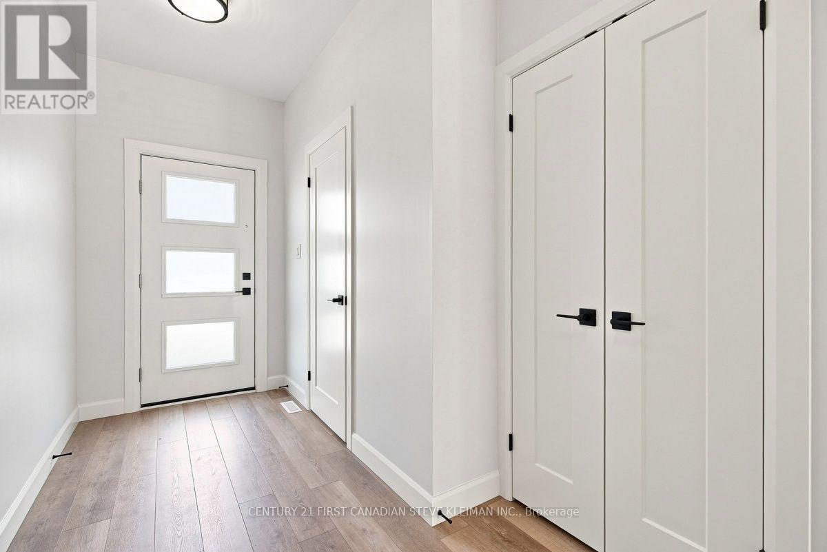 19 - 2700 Buroak Drive, London North, Ontario  N6G 5B6 - Photo 5 - X12773168