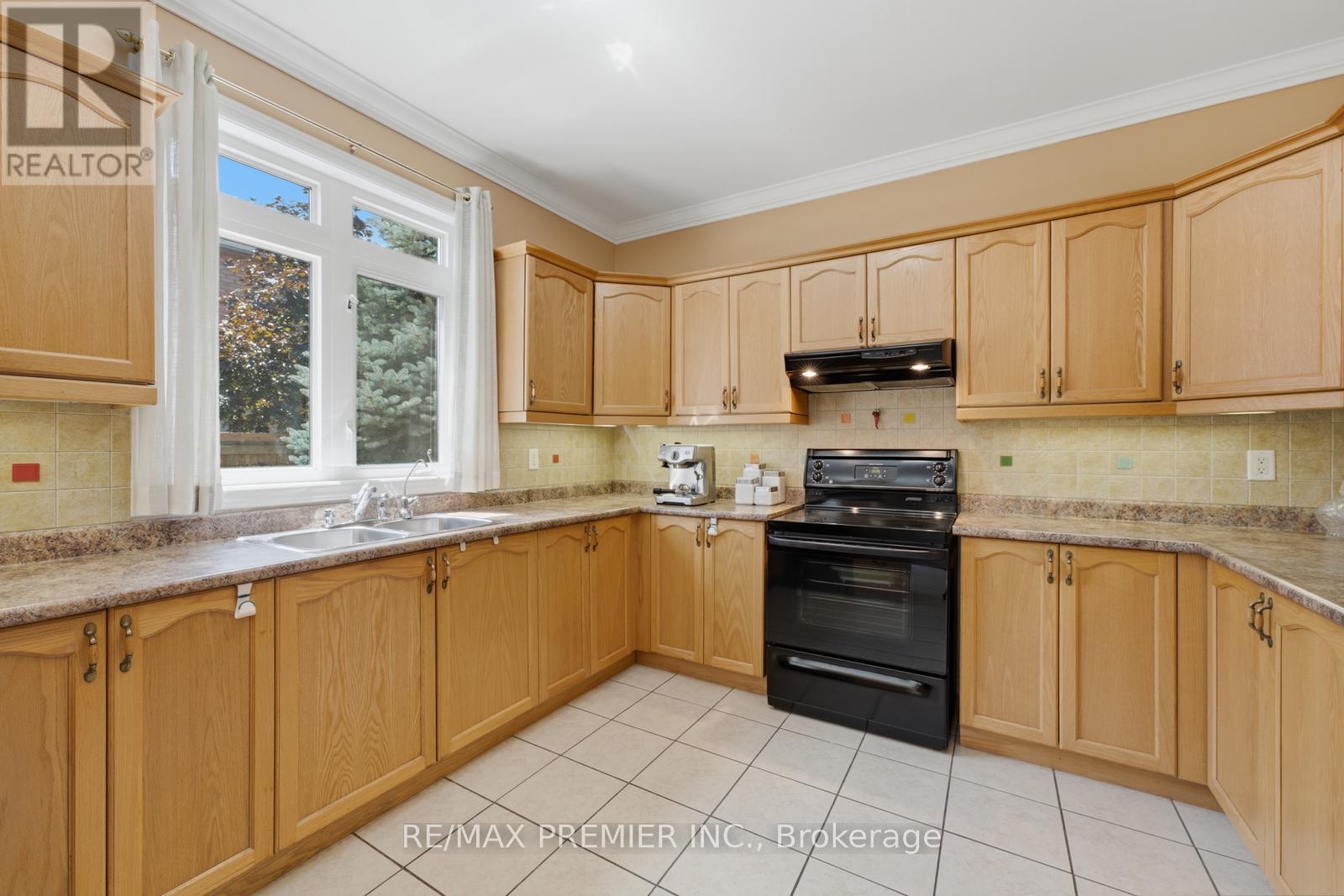 63 Summeridge Drive, Vaughan, Ontario  L4J 8T3 - Photo 13 - N13744266
