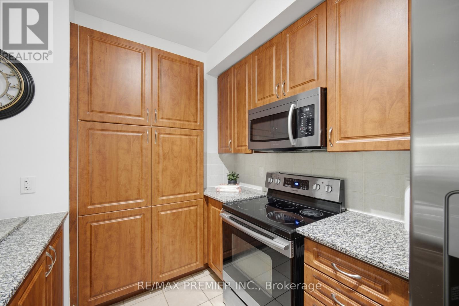 217 - 8201 Islington Avenue, Vaughan, Ontario  L4L 9S6 - Photo 11 - N13744288