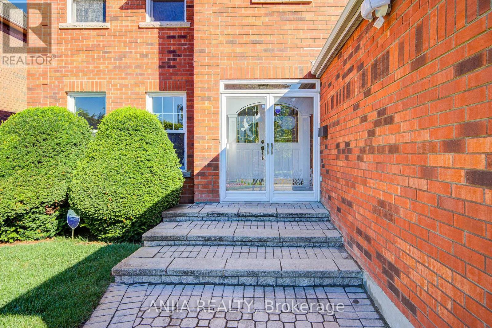 32 Turnberry Crescent, Markham, Ontario  L3R 0R6 - Photo 3 - N13744328