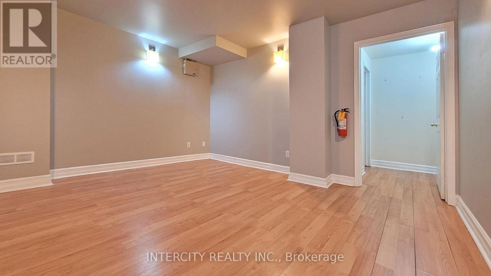 86 Lakeshore Road W, Oakville, Ontario  L6K 3A2 - Photo 42 - W13744206