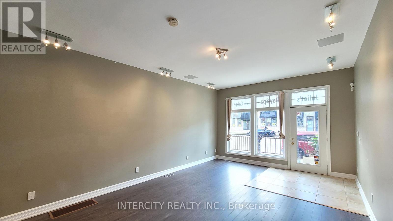 86 Lakeshore Road W, Oakville, Ontario  L6K 3A2 - Photo 11 - W13744220