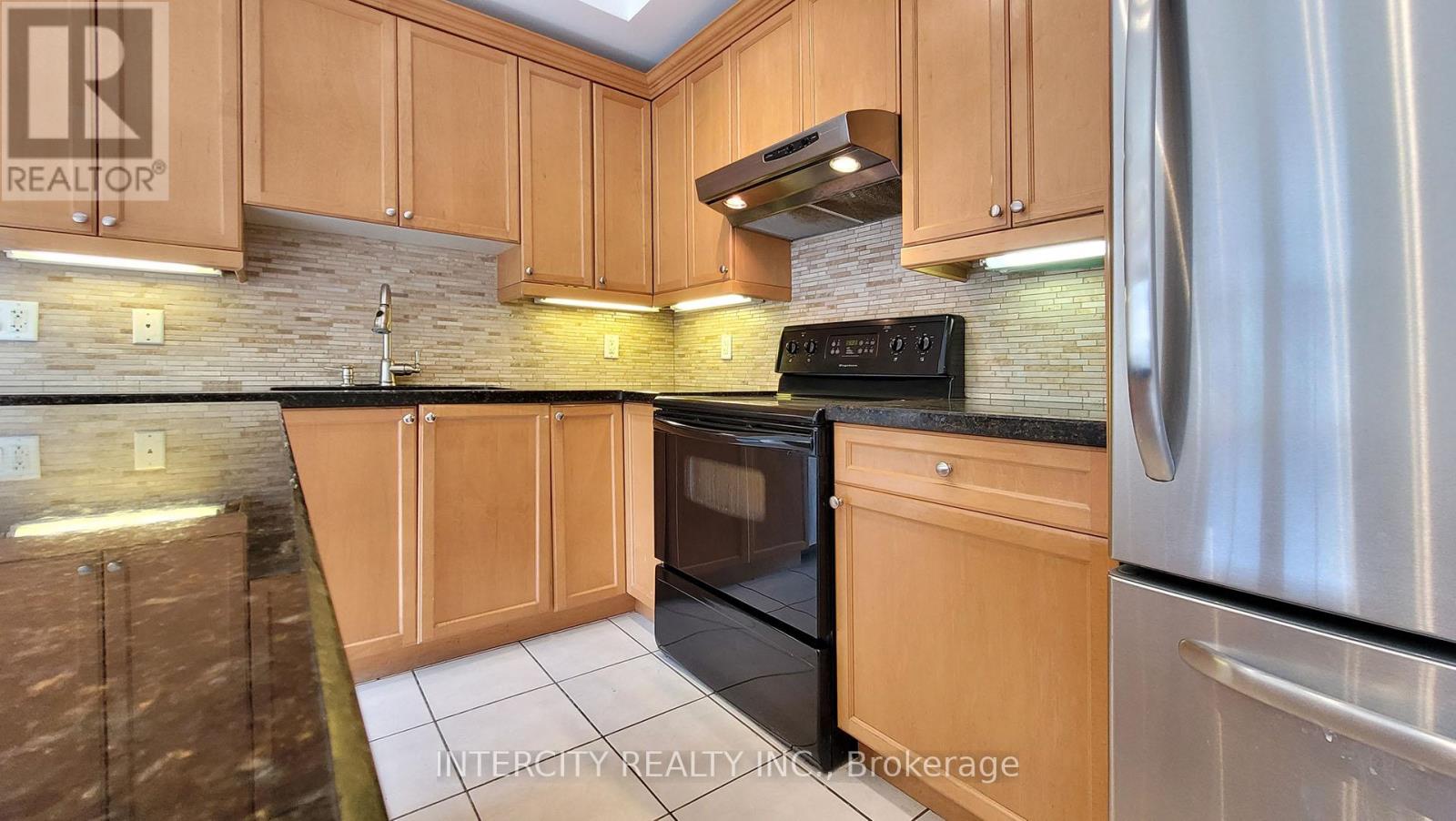86 Lakeshore Road W, Oakville, Ontario  L6K 3A2 - Photo 29 - W13744220