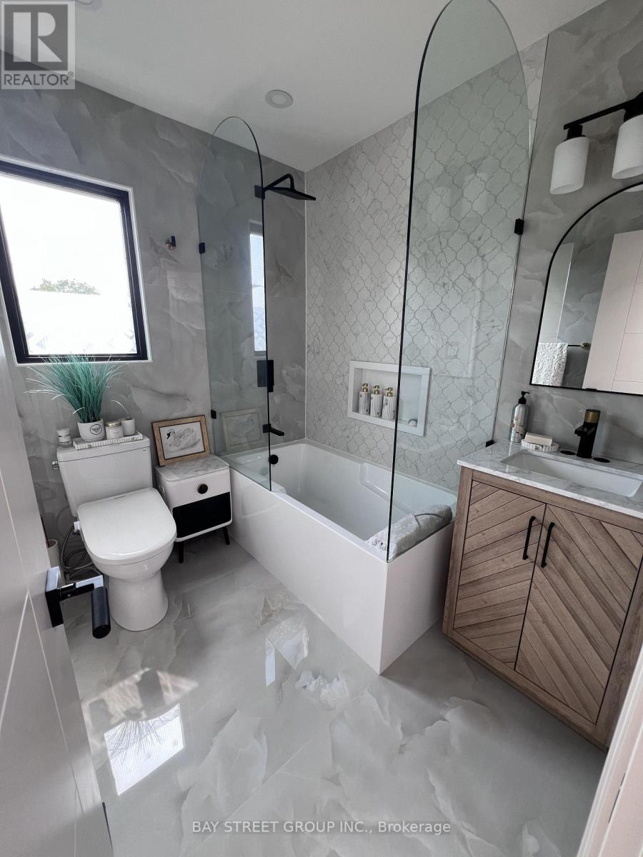 51 Batavia Avenue, Toronto, Ontario  M6N 4A1 - Photo 16 - W13744324