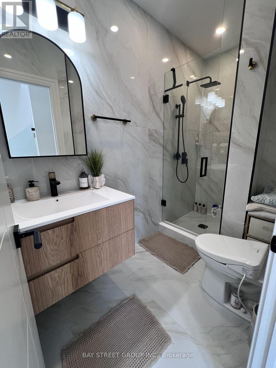 51 Batavia Avenue, Toronto, Ontario  M6N 4A1 - Photo 4 - W13744324