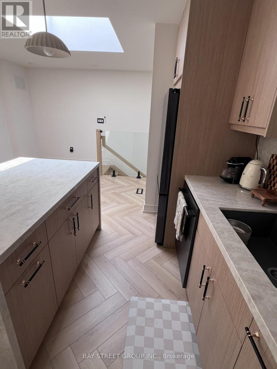 51 Batavia Avenue, Toronto, Ontario  M6N 4A1 - Photo 9 - W13744324
