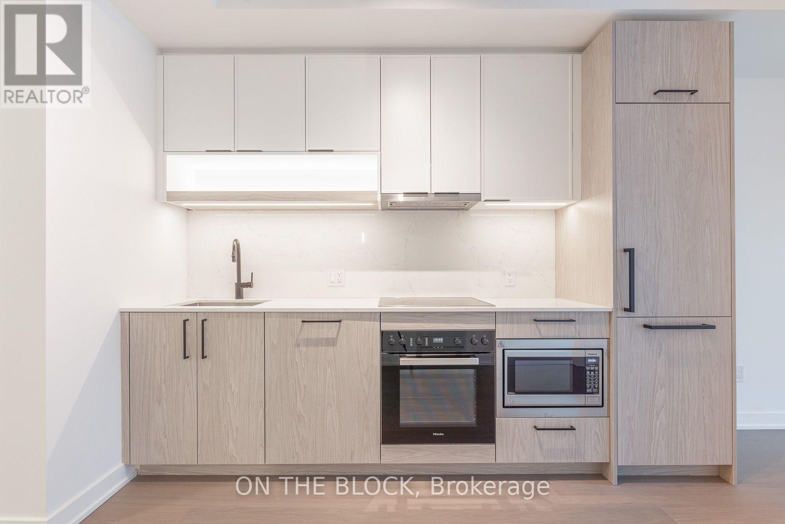 91 Montclair Avenue, Toronto, Ontario  M5P 0A9 - Photo 8 - C13742914