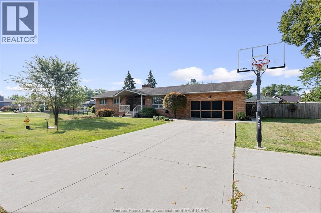 240 Lafferty, Lasalle, Ontario  N9J 1K3 - Photo 2 - 26021612