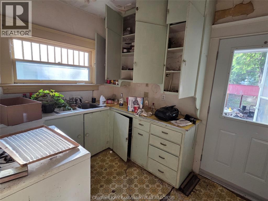 24 Stanley Avenue, Chatham, Ontario  N7M 3J2 - Photo 6 - 26020885