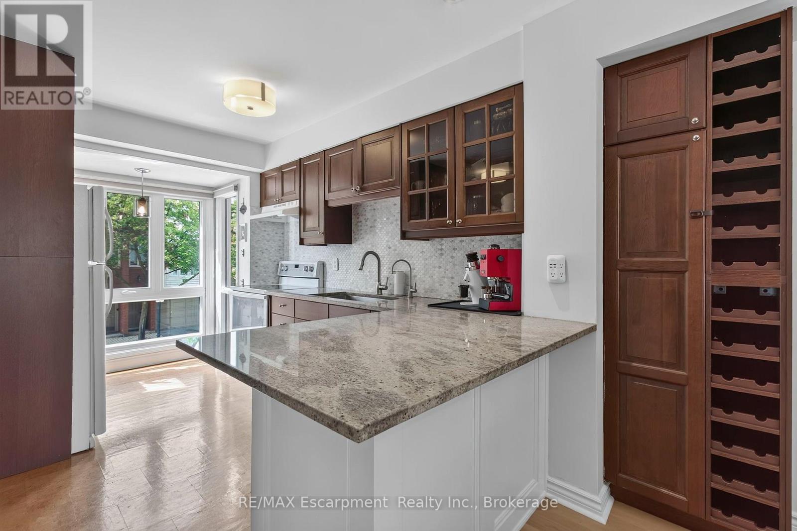 425 - 895 Maple Avenue, Burlington, Ontario  L7S 2H7 - Photo 4 - W13744544