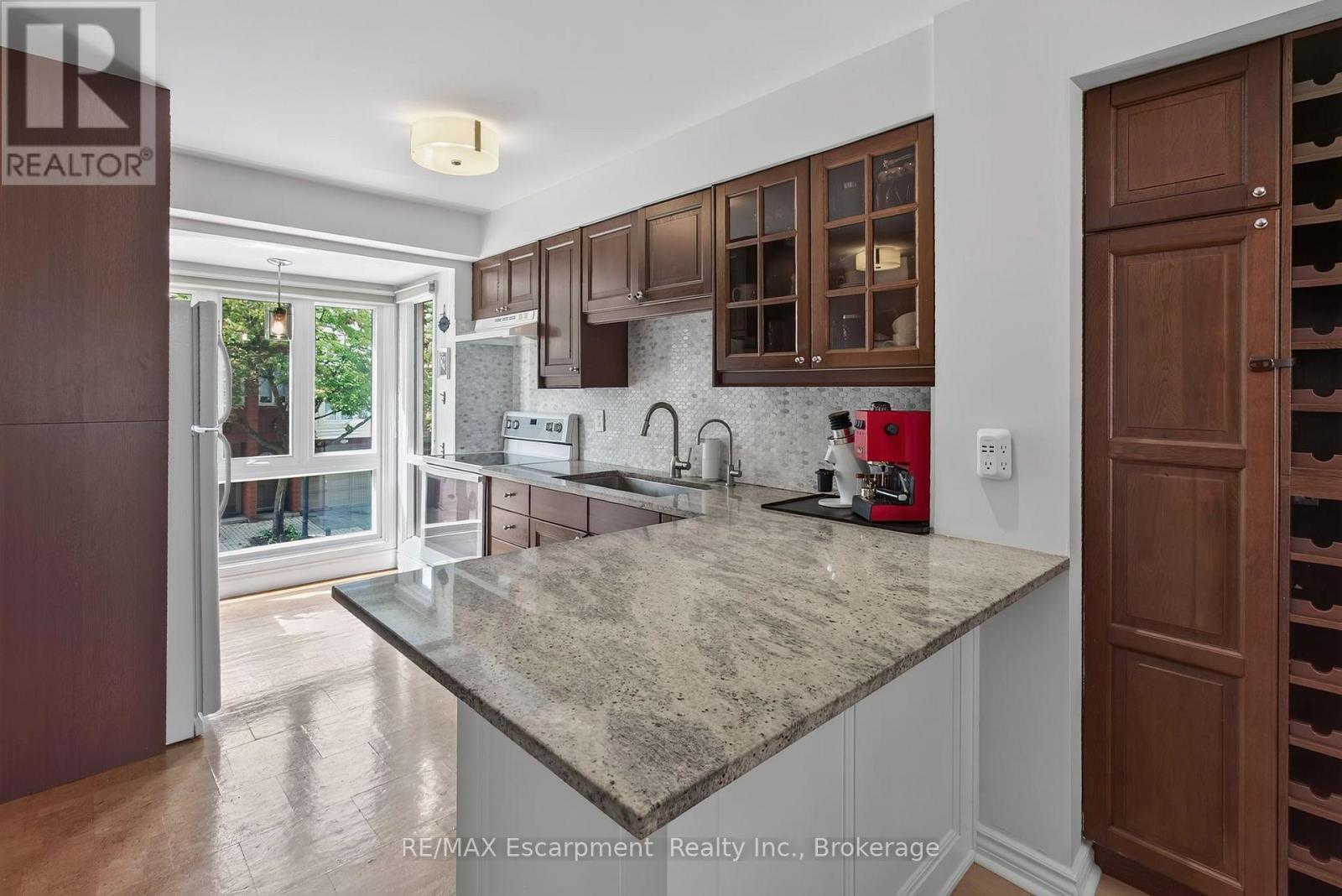 425 - 895 Maple Avenue, Burlington, Ontario  L7S 2H7 - Photo 8 - W13744544