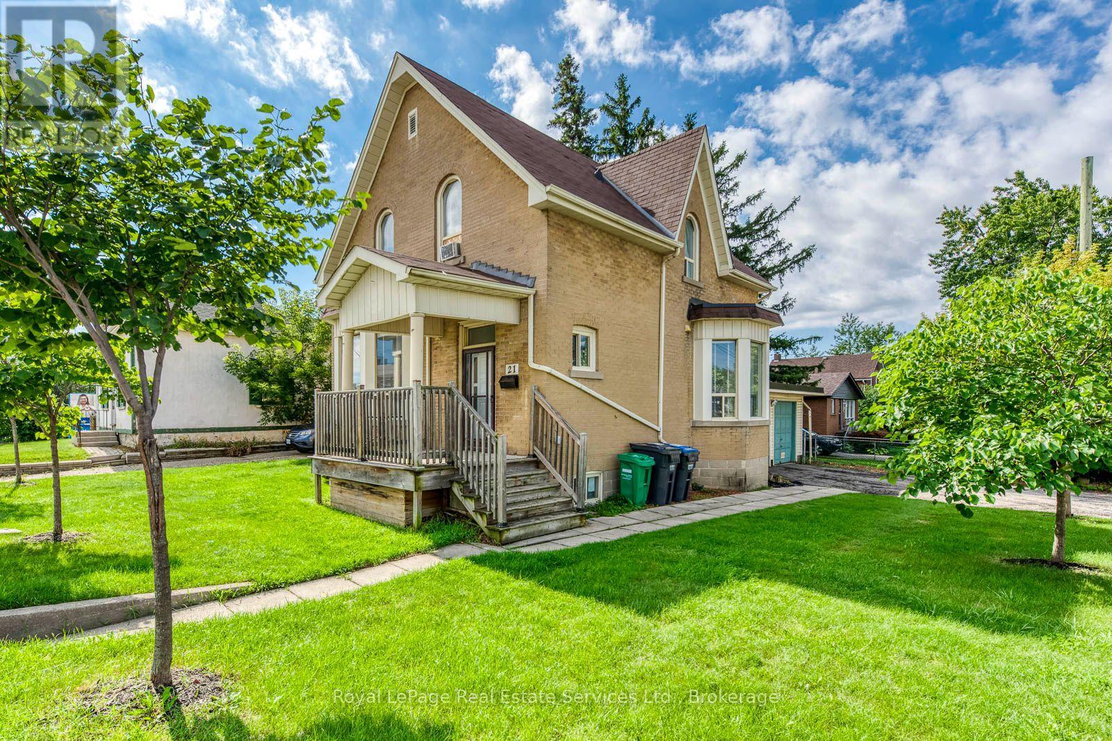 21 Centre Street S, Brampton, Ontario  L6W 2X7 - Photo 2 - W13744564