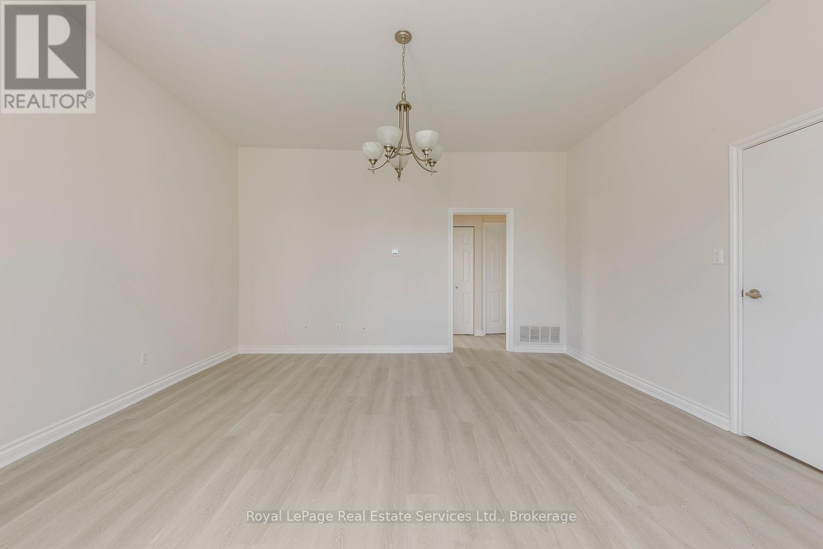 21 Centre Street S, Brampton, Ontario  L6W 2X7 - Photo 6 - W13744564