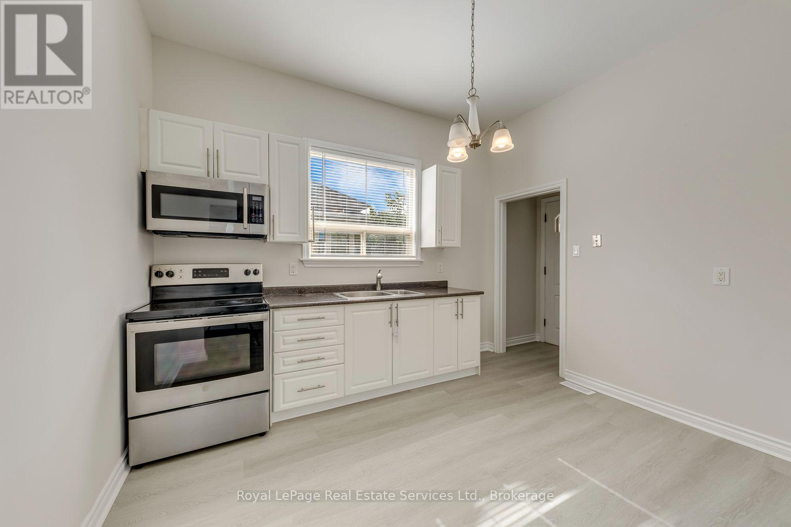 21 Centre Street S, Brampton, Ontario  L6W 2X7 - Photo 8 - W13744564