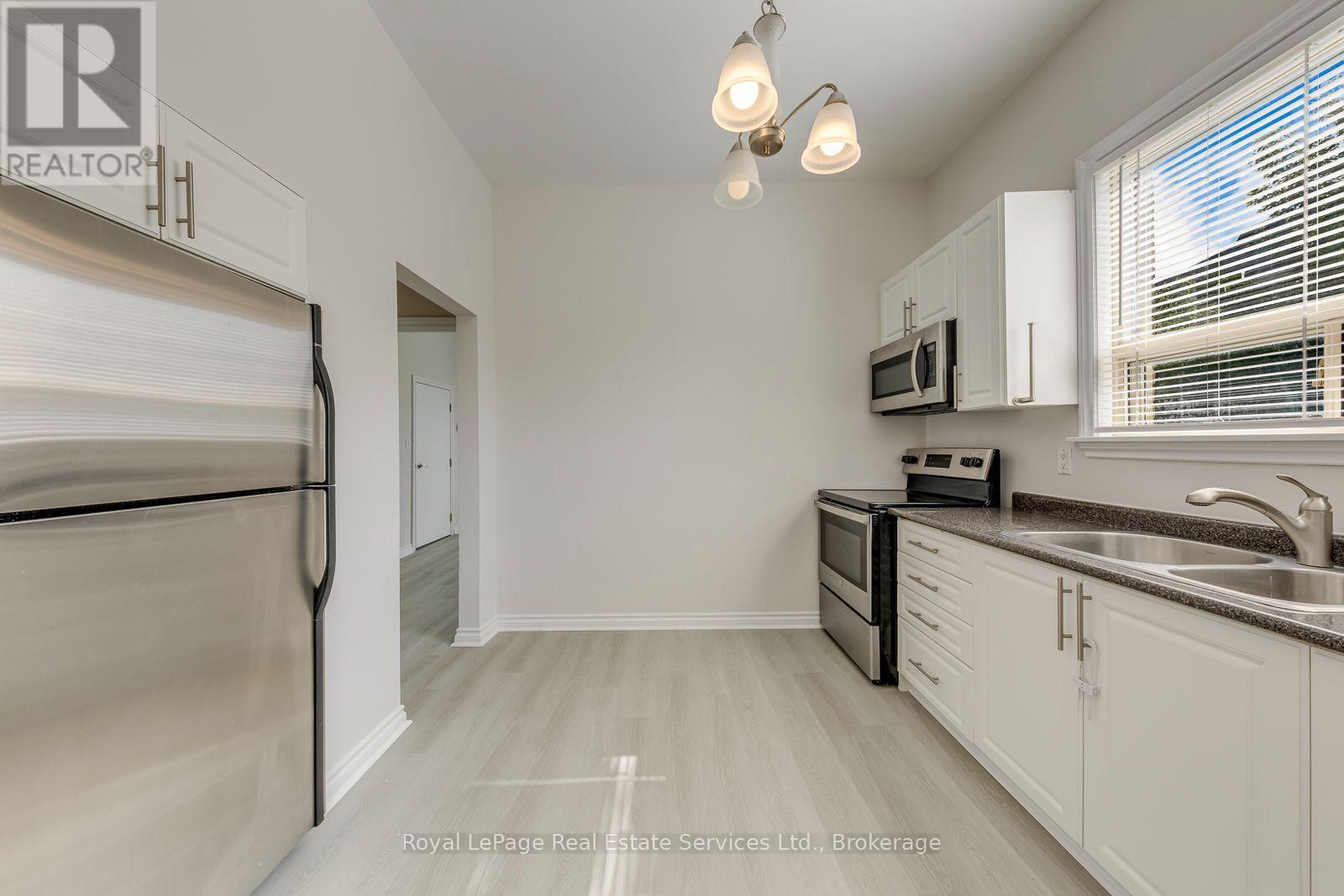 21 Centre Street S, Brampton, Ontario  L6W 2X7 - Photo 9 - W13744564