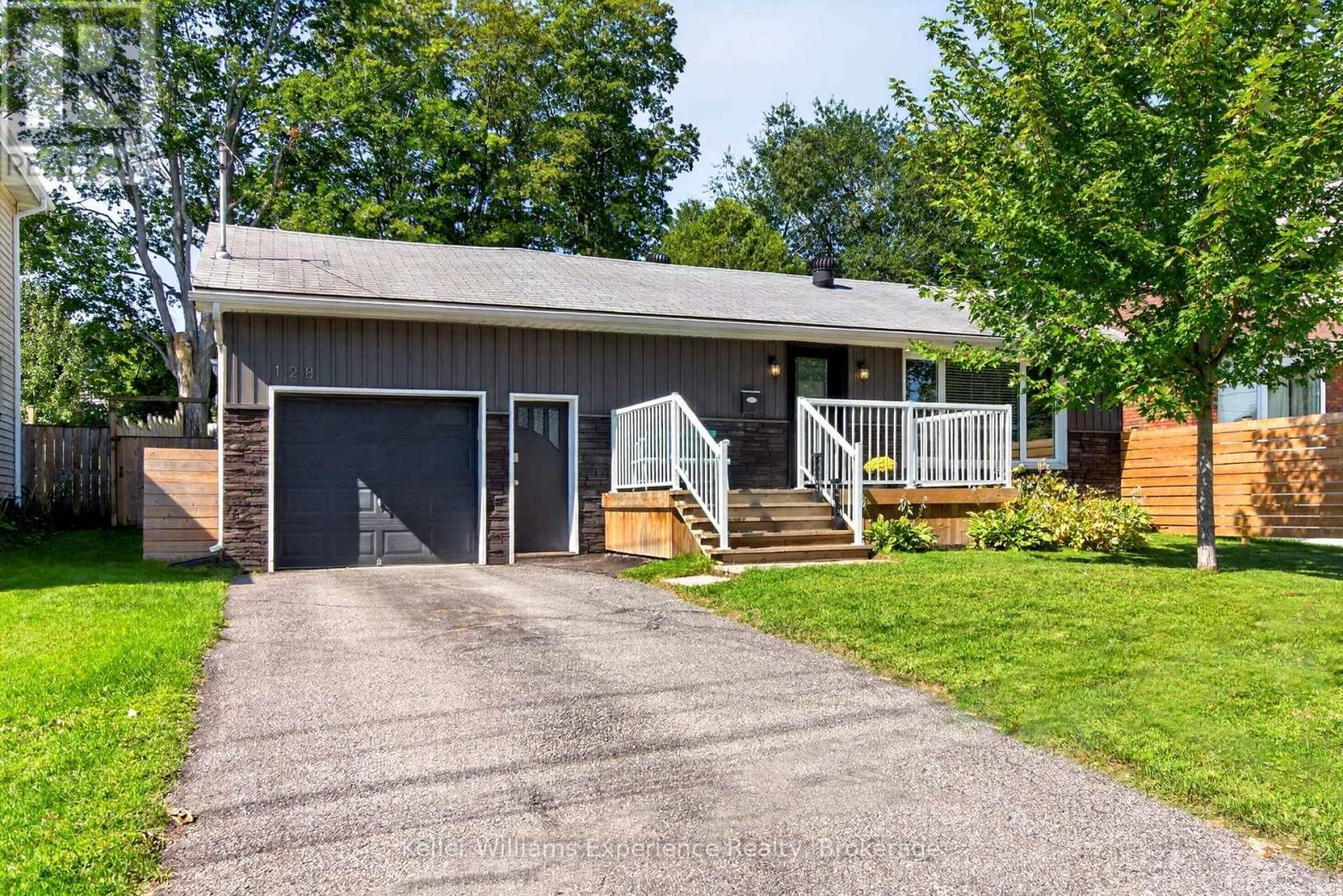 128 Ninth Street, Midland, Ontario  L4R 4B8 - Photo 3 - S13744450