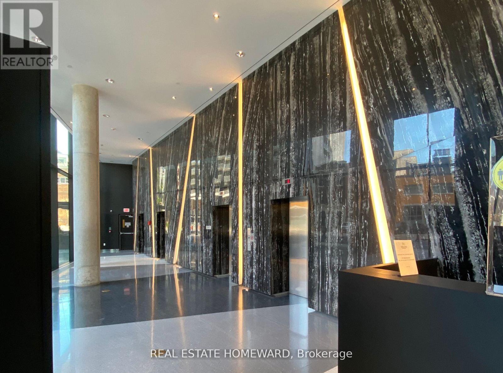 1901 - 125 Peter Street, Toronto, Ontario  M5V 0M2 - Photo 2 - C13744422