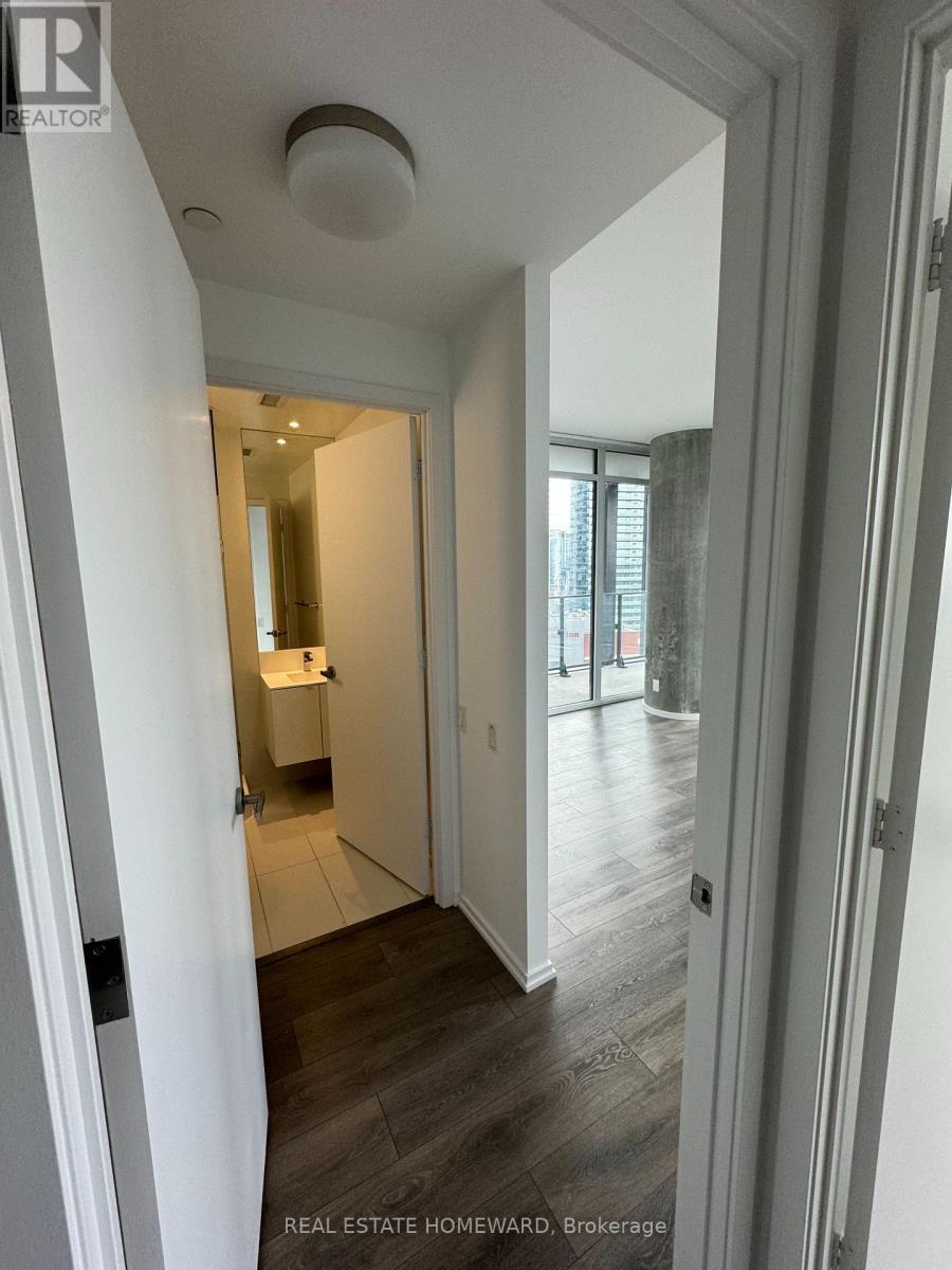 1901 - 125 Peter Street, Toronto, Ontario  M5V 0M2 - Photo 8 - C13744422