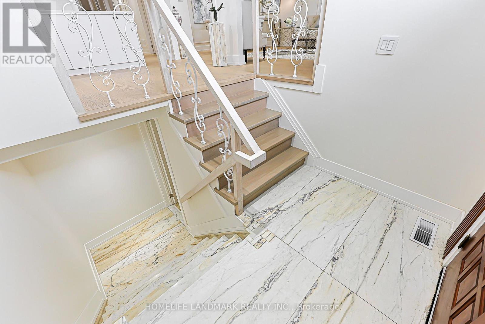 74 Navaho Drive, Toronto, Ontario  M2H 2X3 - Photo 3 - C13744520