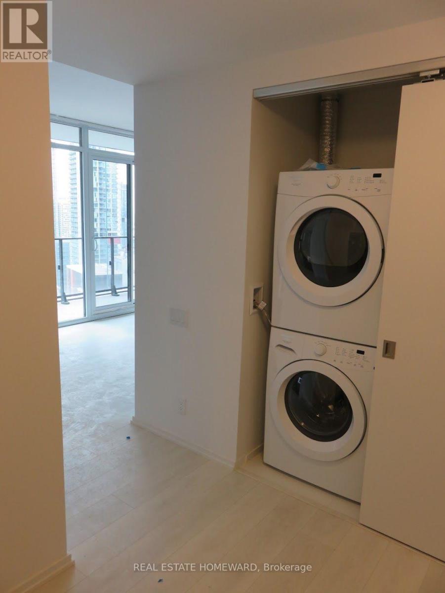 1913 - 125 Peter Street, Toronto, Ontario  M5V 0M2 - Photo 4 - C13744524