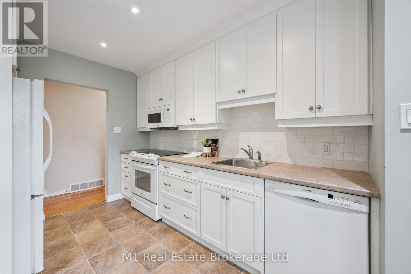 9 Cedar Street, Guelph (Dovercliffe Park/old University), Ontario  N1G 1B9 - Photo 15 - X13744610