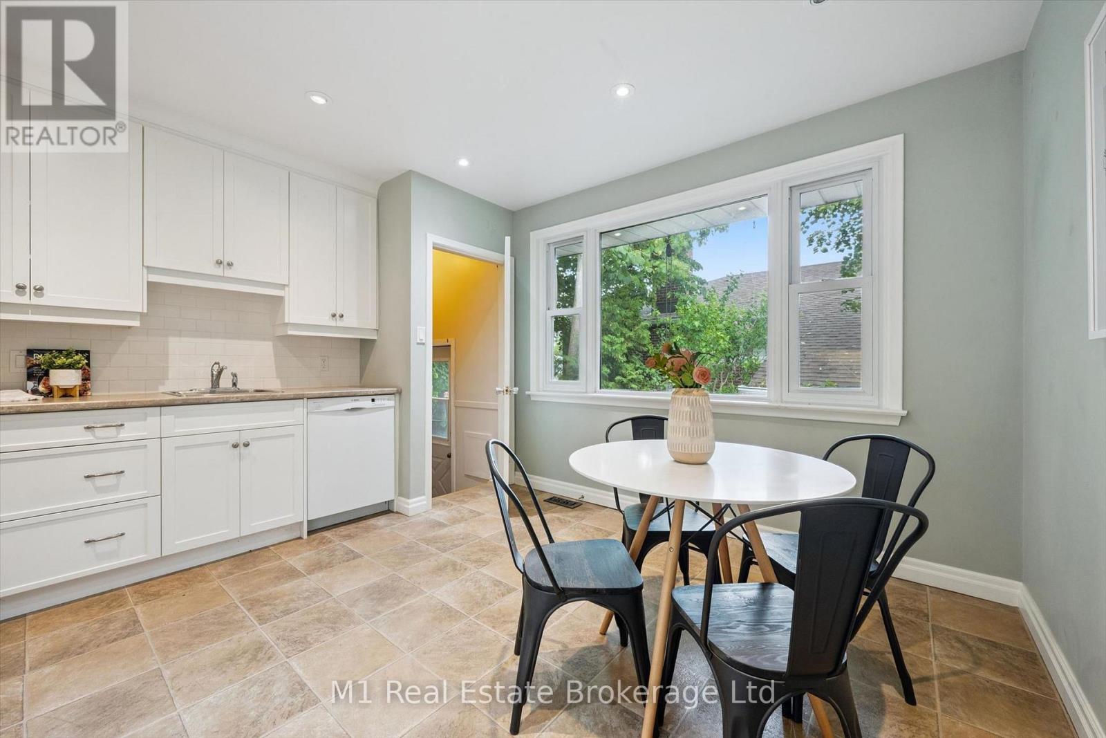 9 Cedar Street, Guelph (Dovercliffe Park/old University), Ontario  N1G 1B9 - Photo 19 - X13744610
