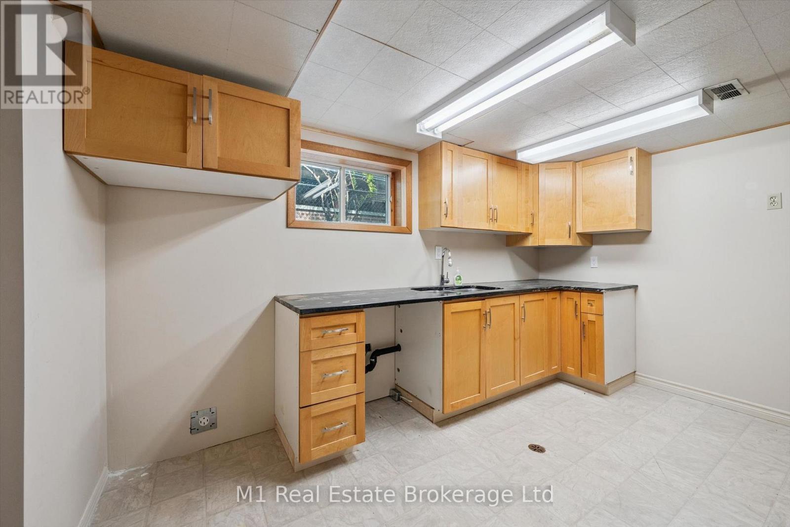 9 Cedar Street, Guelph (Dovercliffe Park/old University), Ontario  N1G 1B9 - Photo 28 - X13744610