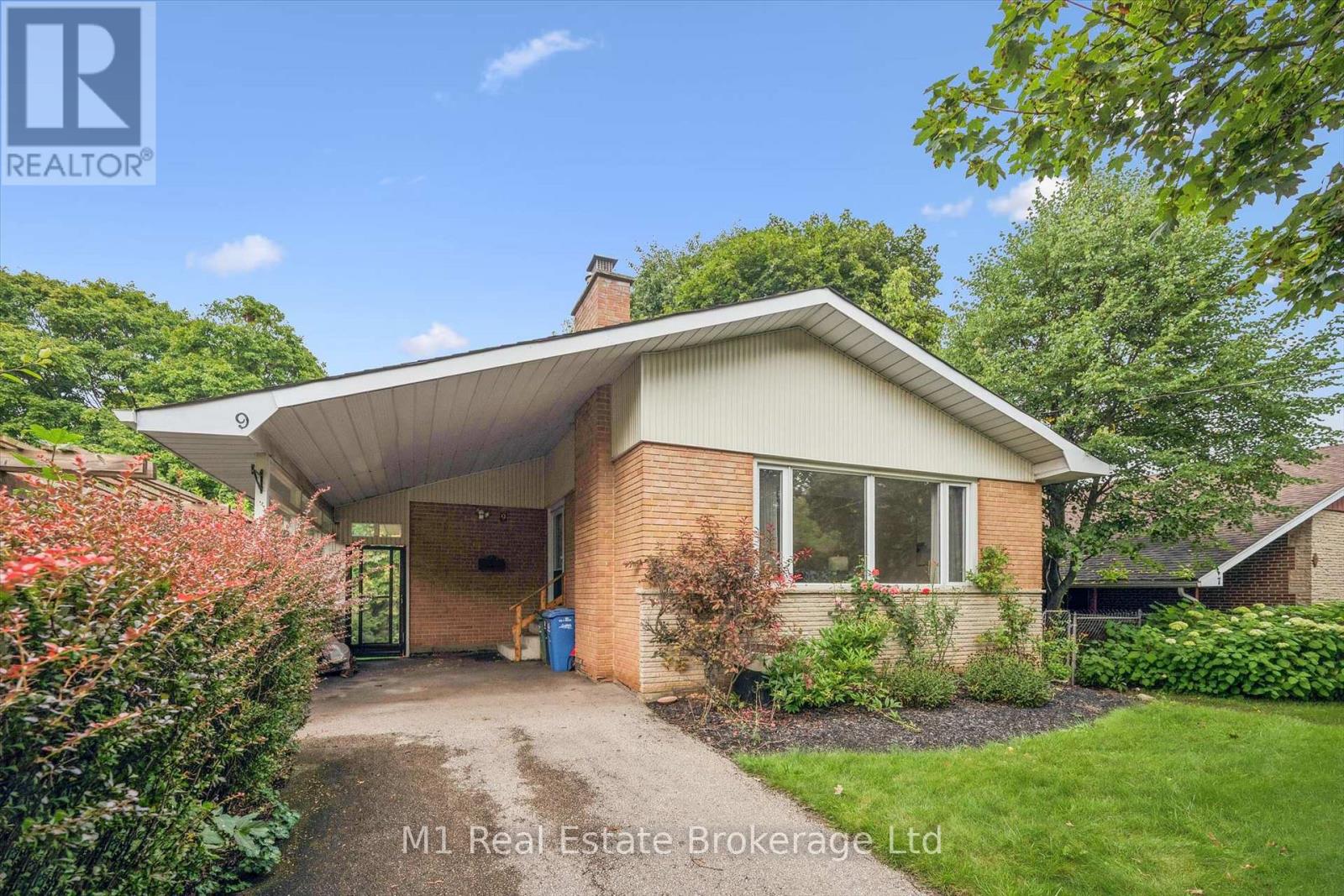 9 Cedar Street, Guelph (Dovercliffe Park/old University), Ontario  N1G 1B9 - Photo 3 - X13744610