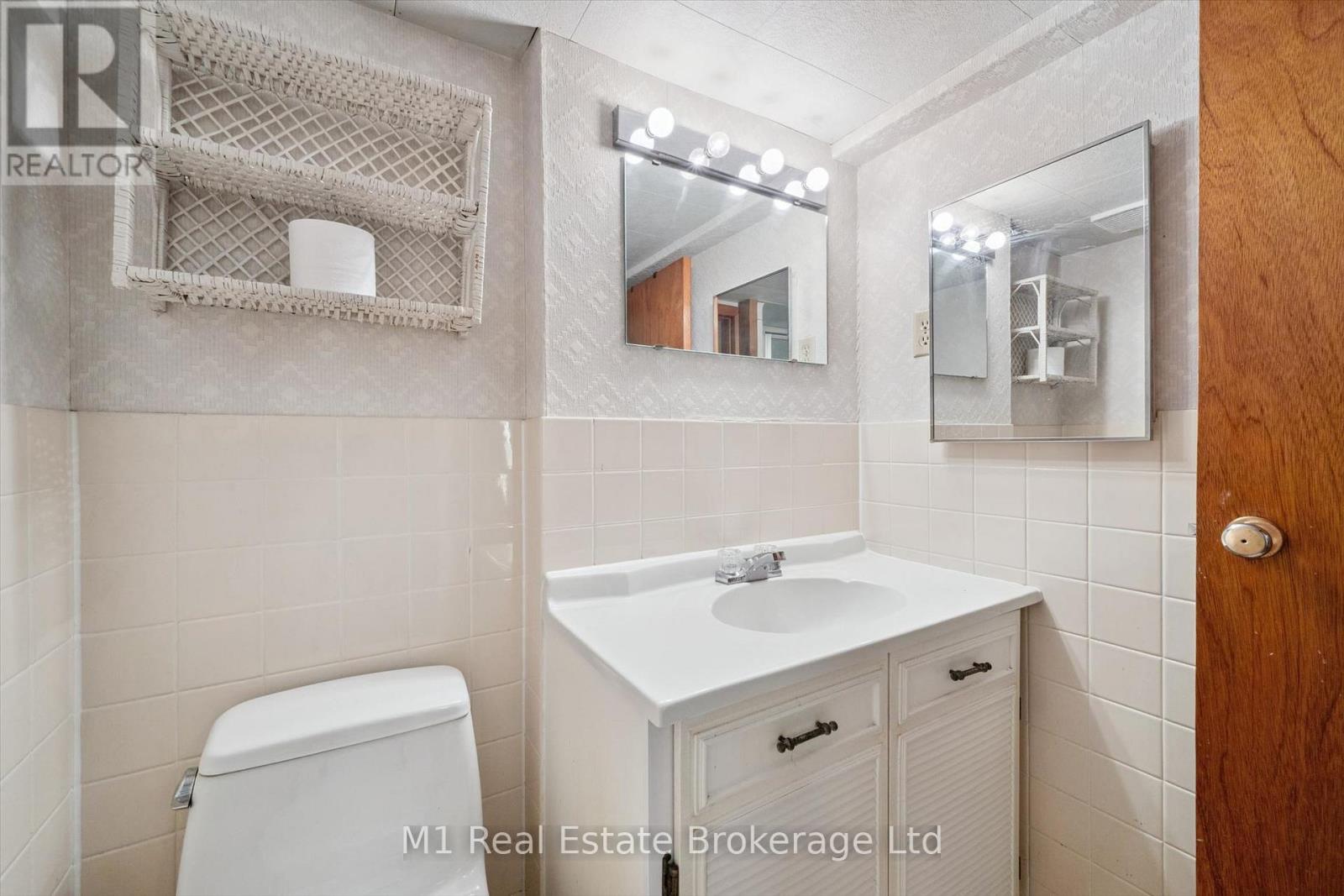 9 Cedar Street, Guelph (Dovercliffe Park/old University), Ontario  N1G 1B9 - Photo 32 - X13744610