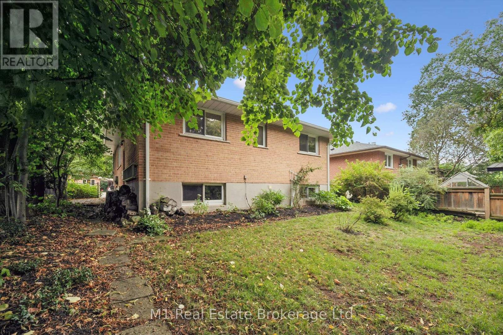 9 Cedar Street, Guelph (Dovercliffe Park/old University), Ontario  N1G 1B9 - Photo 34 - X13744610