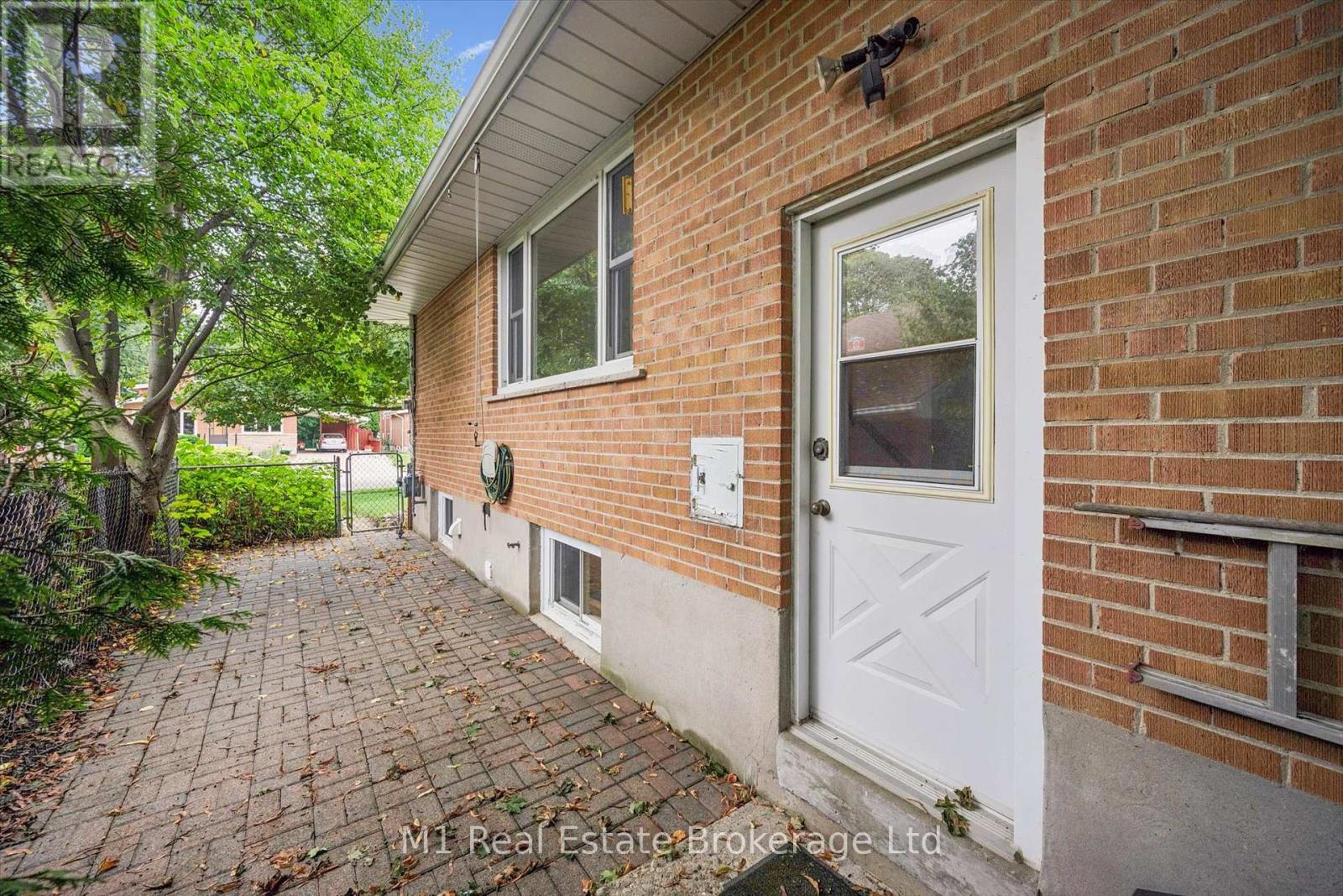 9 Cedar Street, Guelph (Dovercliffe Park/old University), Ontario  N1G 1B9 - Photo 35 - X13744610