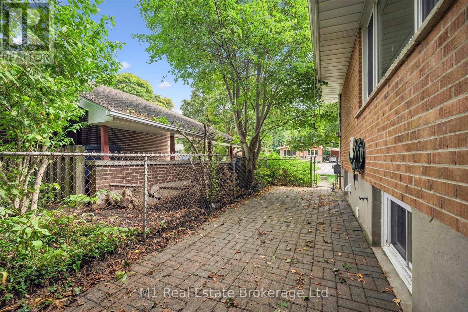 9 Cedar Street, Guelph (Dovercliffe Park/old University), Ontario  N1G 1B9 - Photo 36 - X13744610