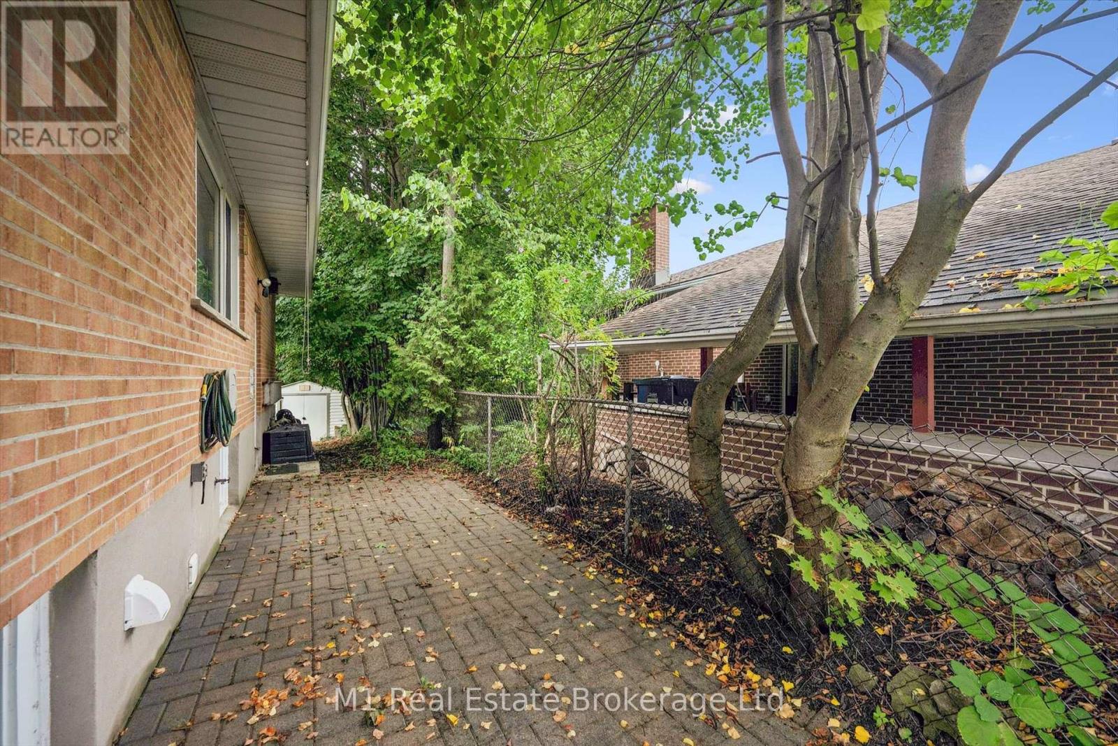 9 Cedar Street, Guelph (Dovercliffe Park/old University), Ontario  N1G 1B9 - Photo 37 - X13744610