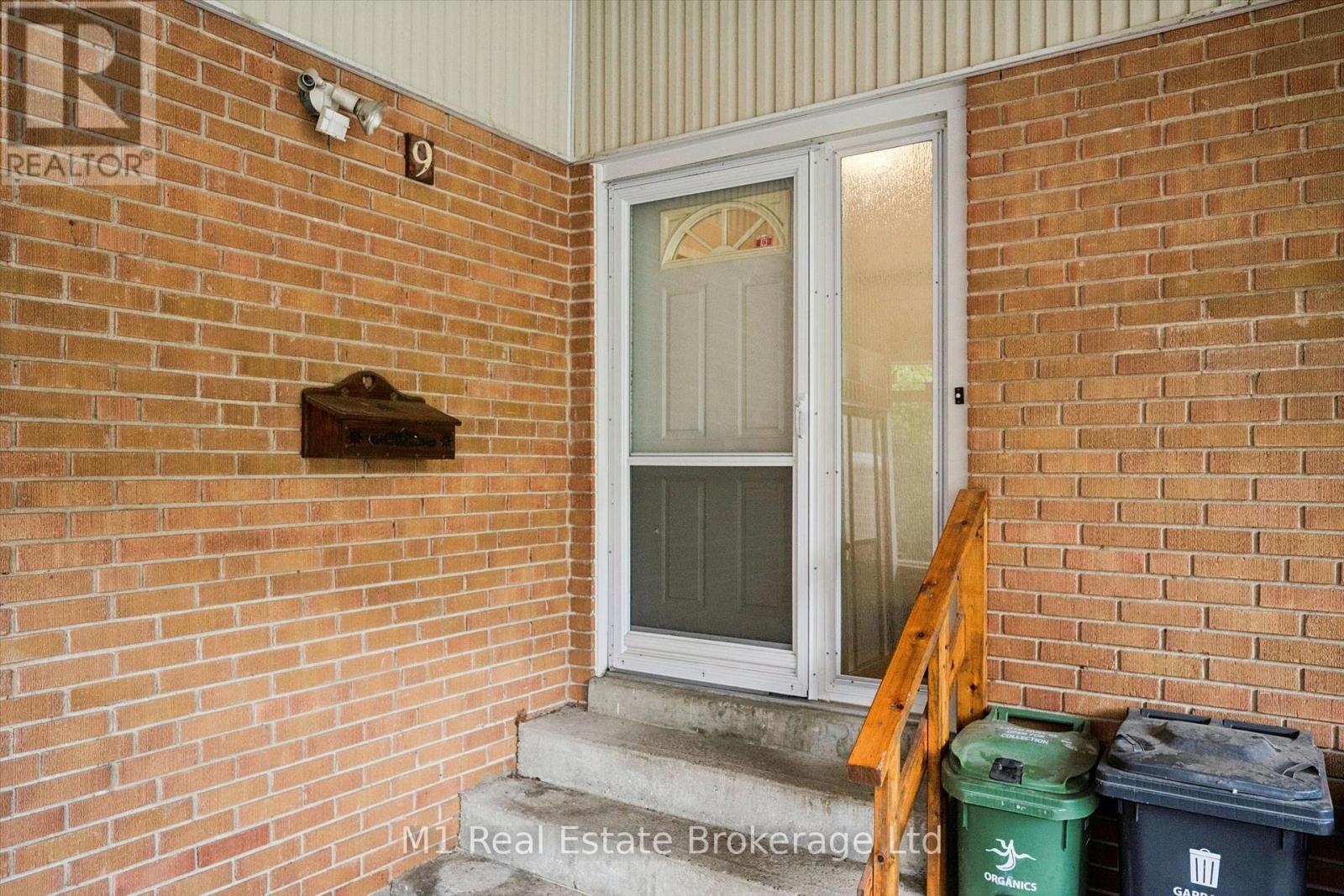 9 Cedar Street, Guelph (Dovercliffe Park/old University), Ontario  N1G 1B9 - Photo 5 - X13744610