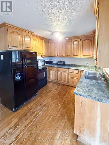 16 Whitechurch Street, Huron-Kinloss, Ontario  N0G 2W0 - Photo 3 - X13744612