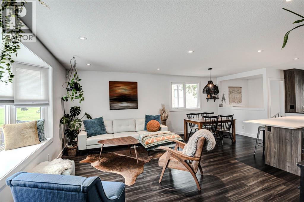 3 Glenway Drive SW, Calgary, Alberta  T3E 4T7 - Photo 4 - A2341536