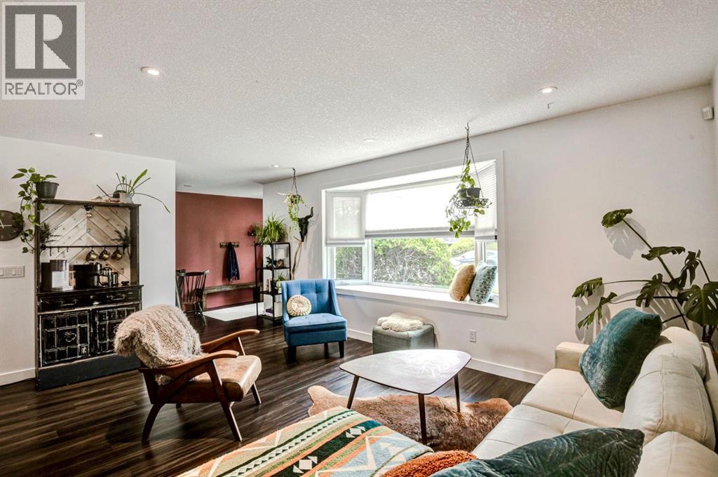 3 Glenway Drive SW, Calgary, Alberta  T3E 4T7 - Photo 3 - A2341536