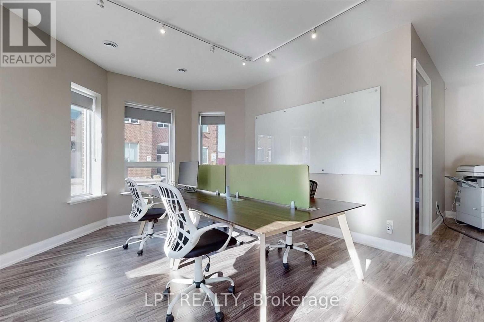 18 - Main Floor - 30 Wertheim Court, Richmond Hill, Ontario  L4B 1B9 - Photo 13 - N13744358