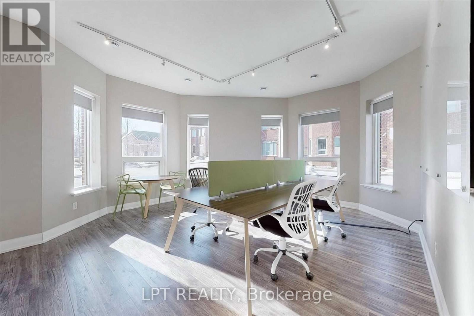 18 - Main Floor - 30 Wertheim Court, Richmond Hill, Ontario  L4B 1B9 - Photo 15 - N13744358