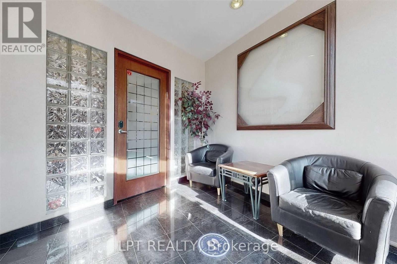 18 - Main Floor - 30 Wertheim Court, Richmond Hill, Ontario  L4B 1B9 - Photo 4 - N13744358