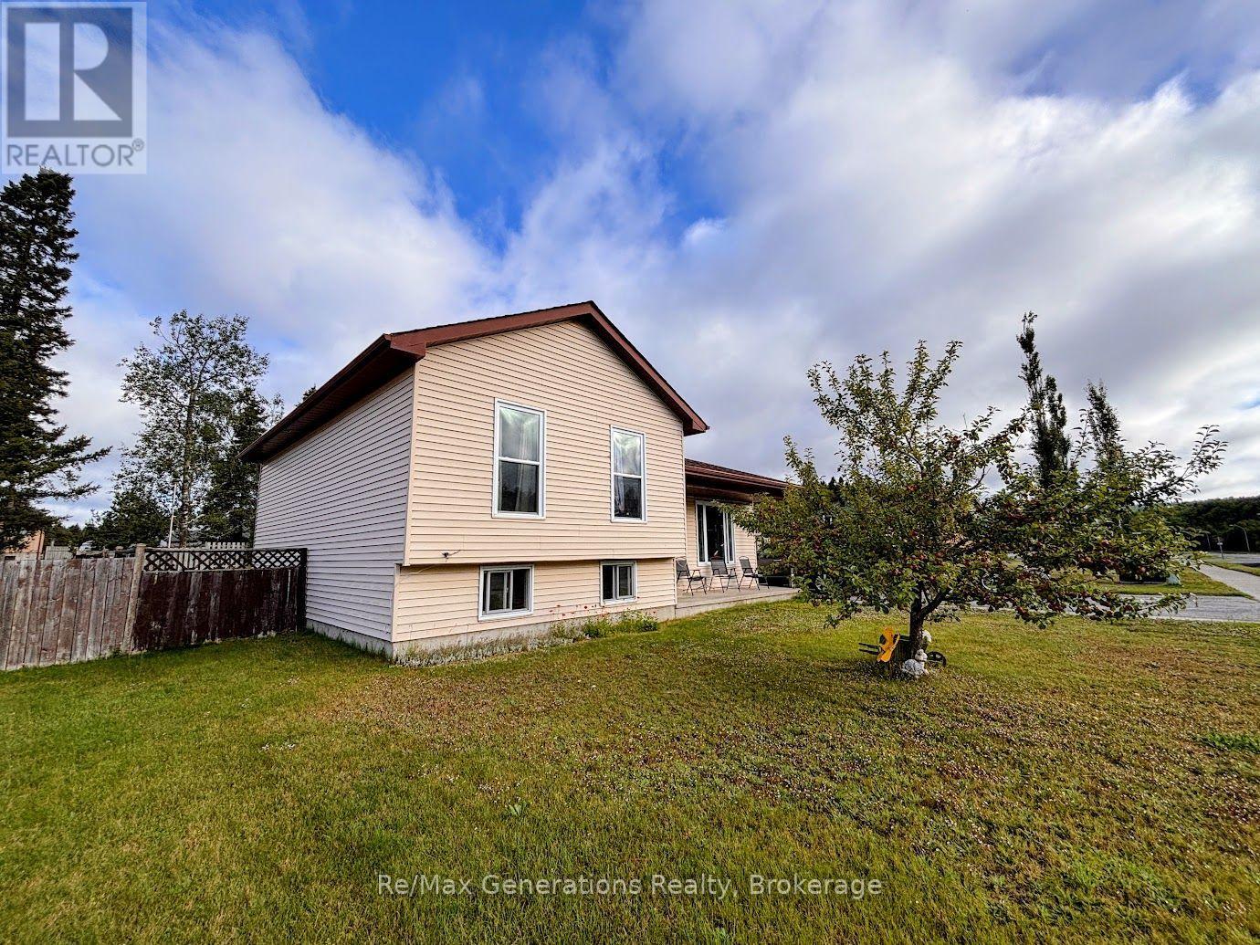 72 HEMLO DRIVE, Marathon, Ontario