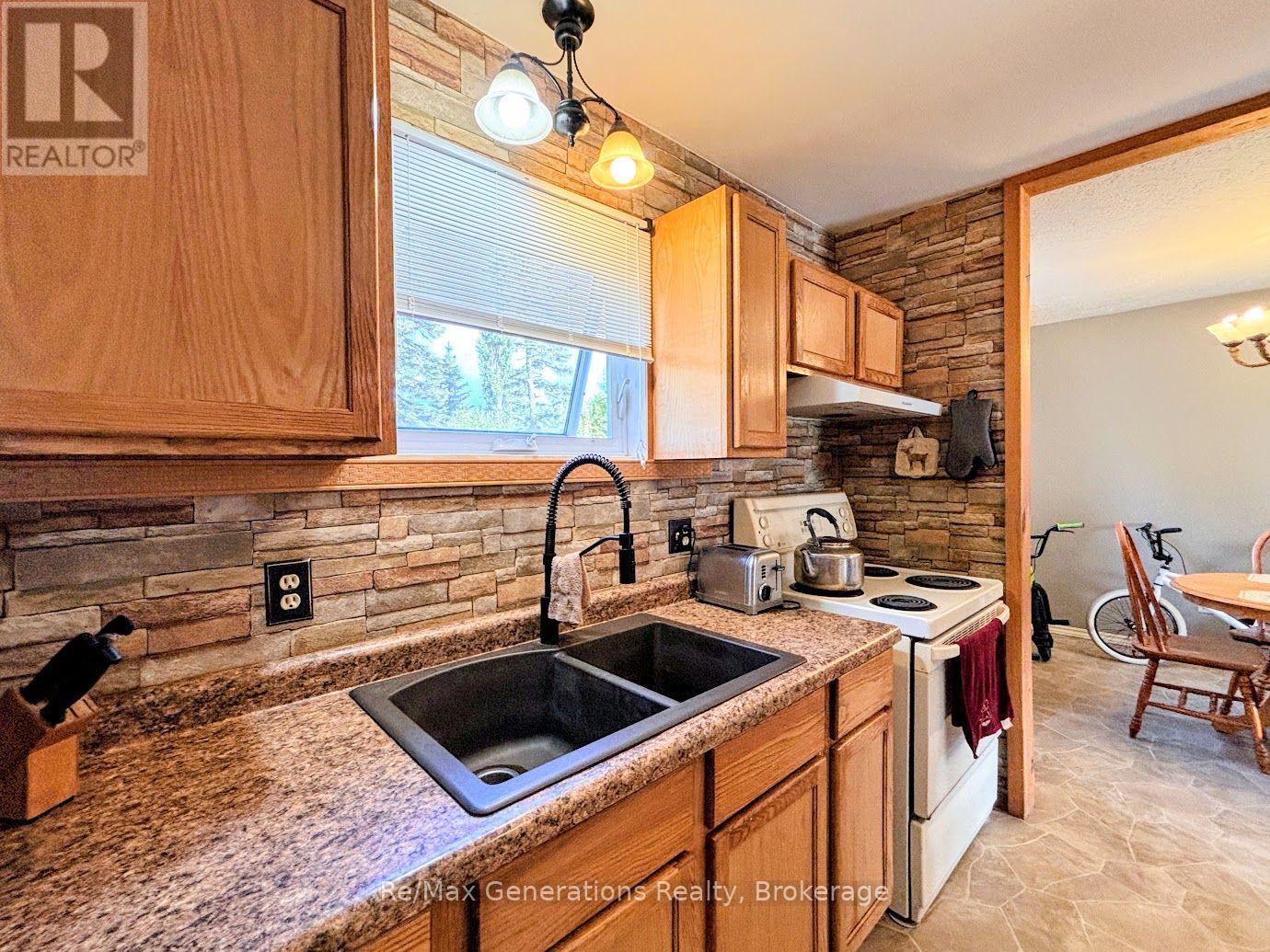 72 Hemlo Drive, Marathon, Ontario  P0T 2E0 - Photo 2 - X13744438