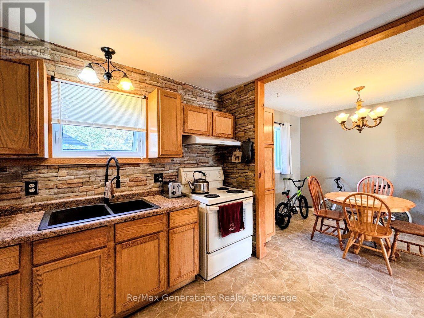 72 Hemlo Drive, Marathon, Ontario  P0T 2E0 - Photo 3 - X13744438