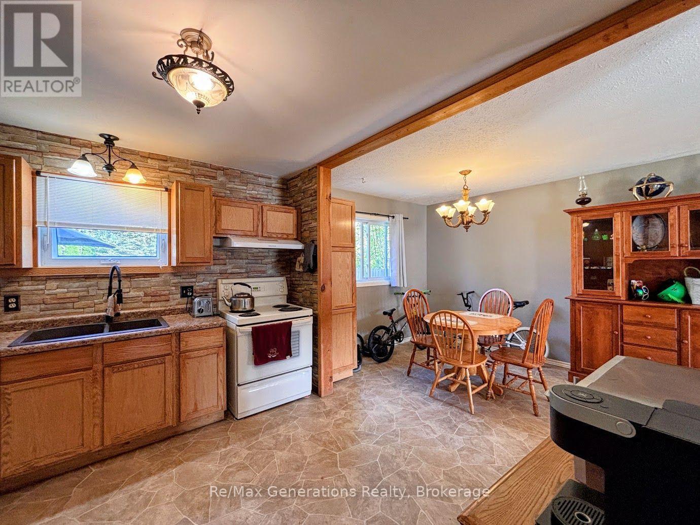 72 Hemlo Drive, Marathon, Ontario  P0T 2E0 - Photo 5 - X13744438