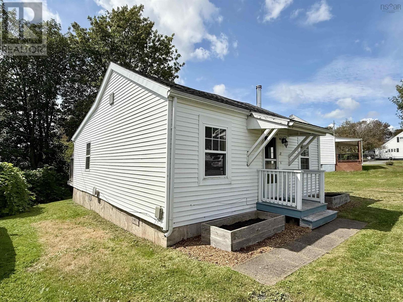 57 Cedar Street, Pictou, Nova Scotia  B0K 1H0 - Photo 2 - 202622377