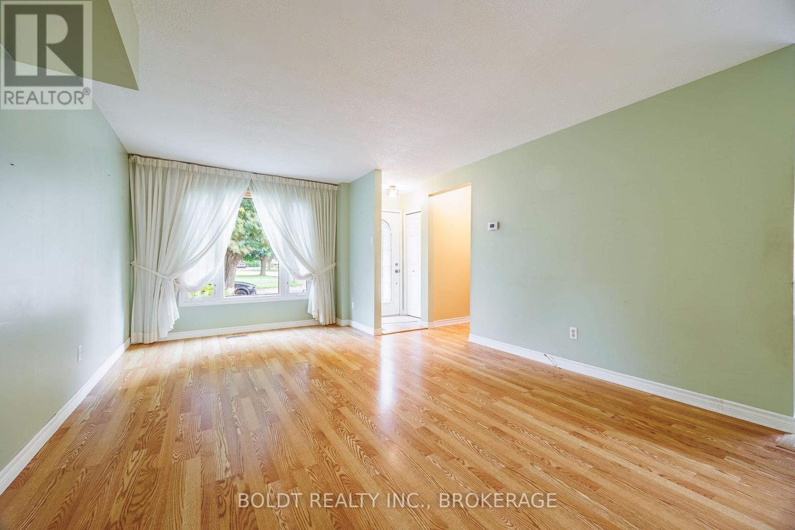50 Silvan Drive, Welland, Ontario  L3C 6C3 - Photo 3 - X13744608